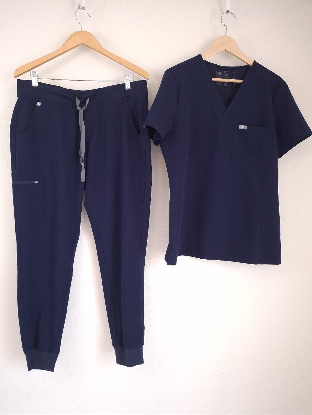 Figs Set of Navy Zamora Joggers & Slim Catarina Scrub Top Size L